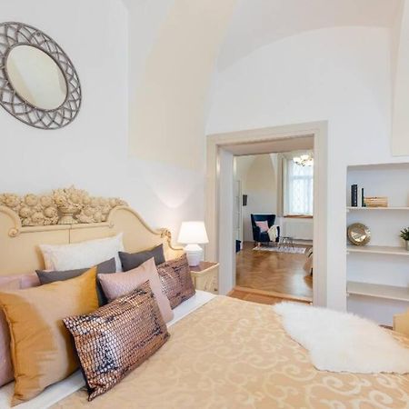 Rose Apartments / Romantic & Cozy / City Center Prag Exteriör bild