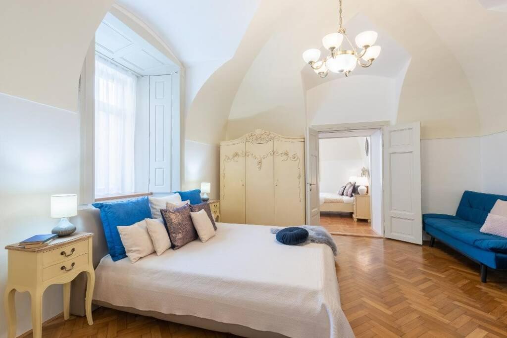 Rose Apartments / Romantic & Cozy / City Center Prag Exteriör bild