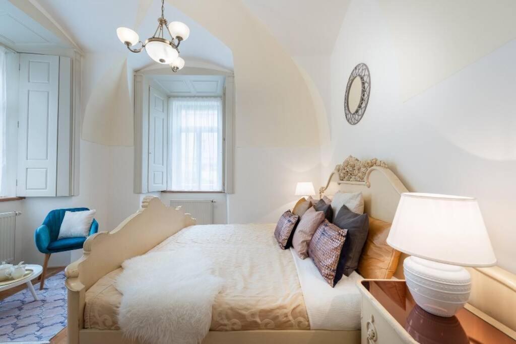 Rose Apartments / Romantic & Cozy / City Center Prag Exteriör bild