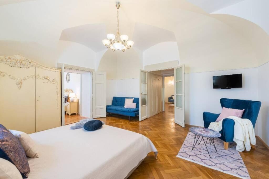 Rose Apartments / Romantic & Cozy / City Center Prag Exteriör bild
