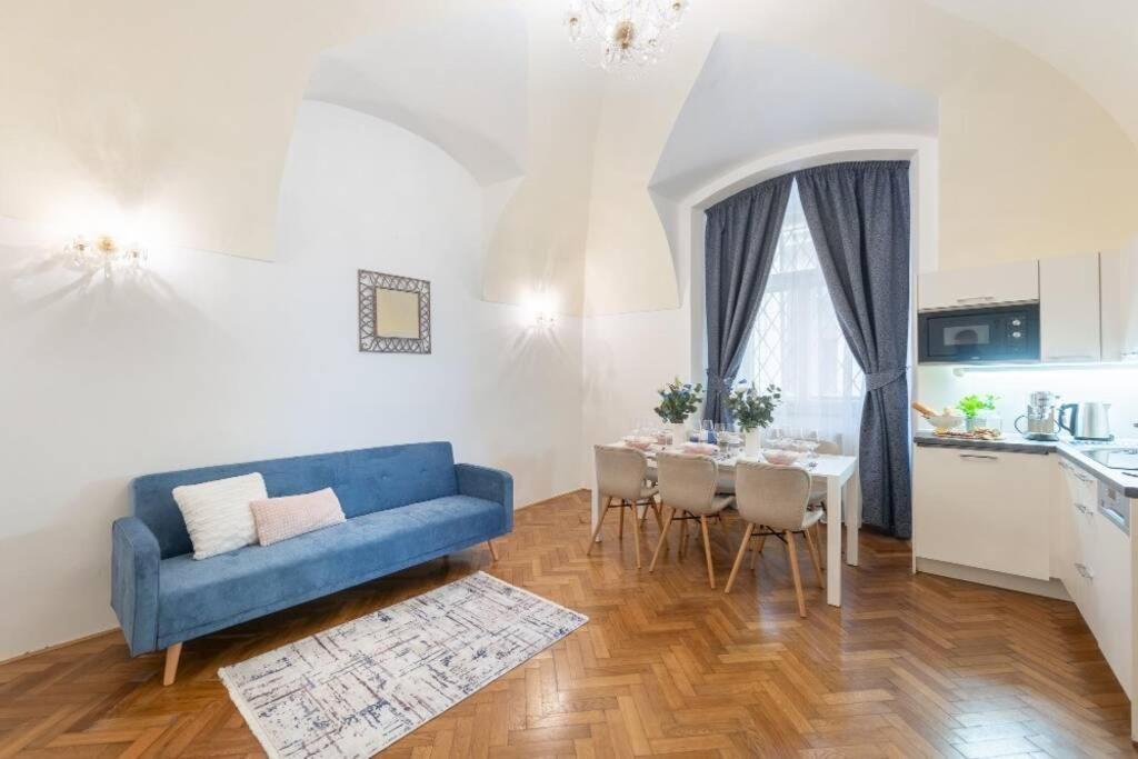 Rose Apartments / Romantic & Cozy / City Center Prag Exteriör bild