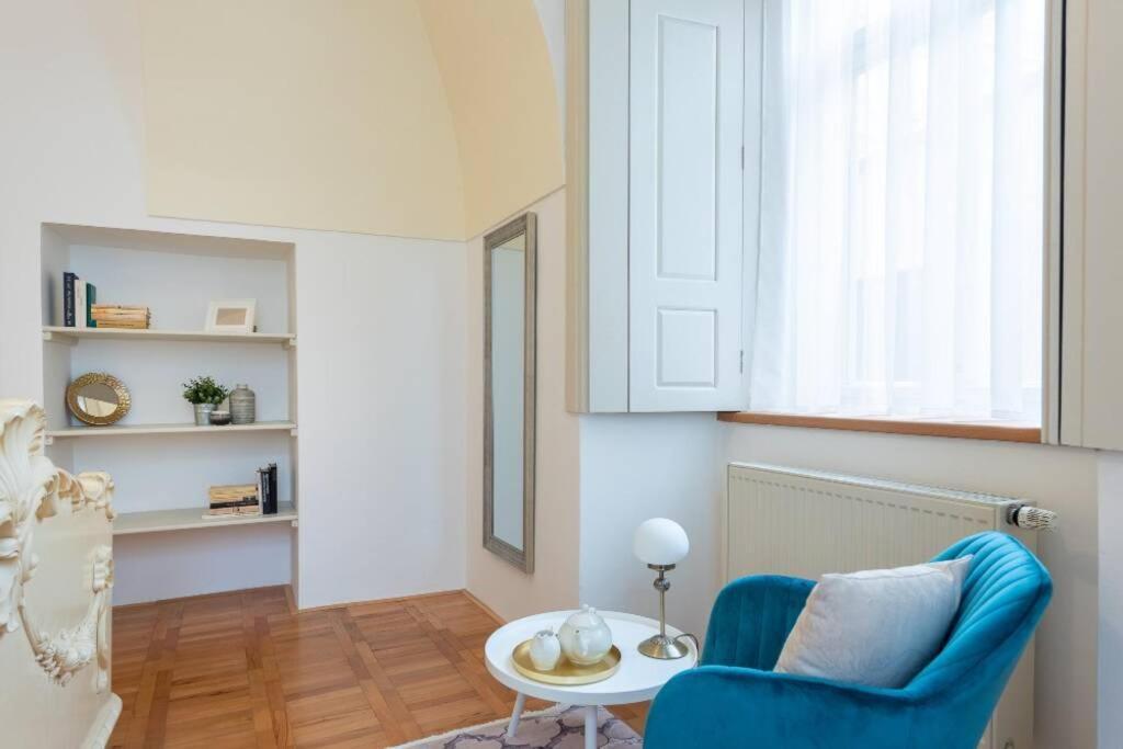 Rose Apartments / Romantic & Cozy / City Center Prag Exteriör bild
