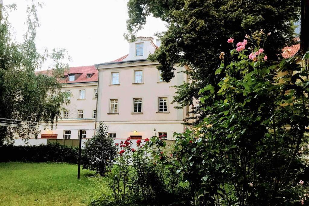 Rose Apartments / Romantic & Cozy / City Center Prag Exteriör bild
