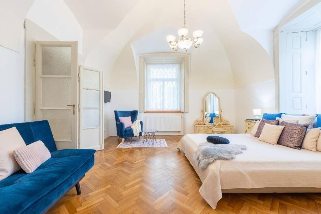 Rose Apartments / Romantic & Cozy / City Center Prag Exteriör bild