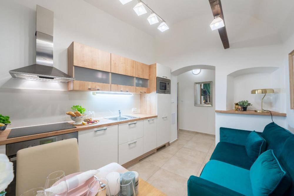 Rose Apartments / Romantic & Cozy / City Center Prag Exteriör bild