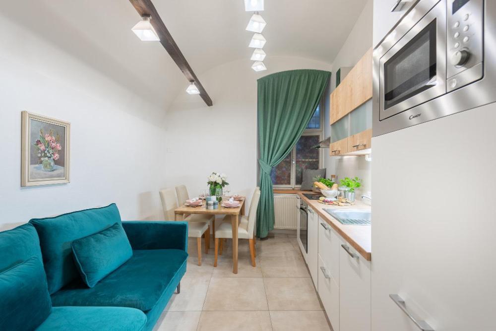 Rose Apartments / Romantic & Cozy / City Center Prag Exteriör bild