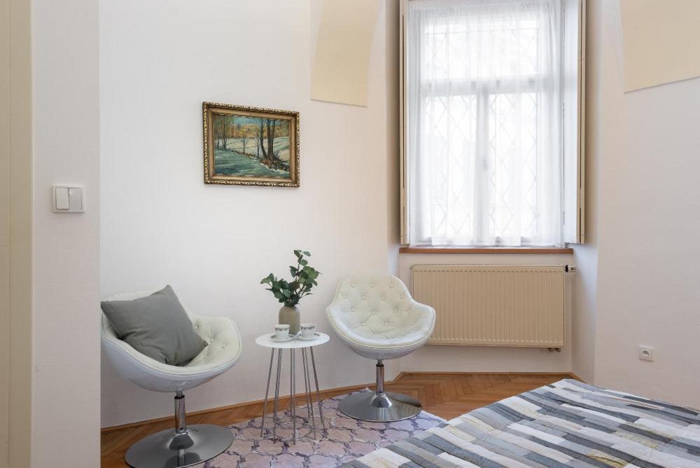 Rose Apartments / Romantic & Cozy / City Center Prag Exteriör bild